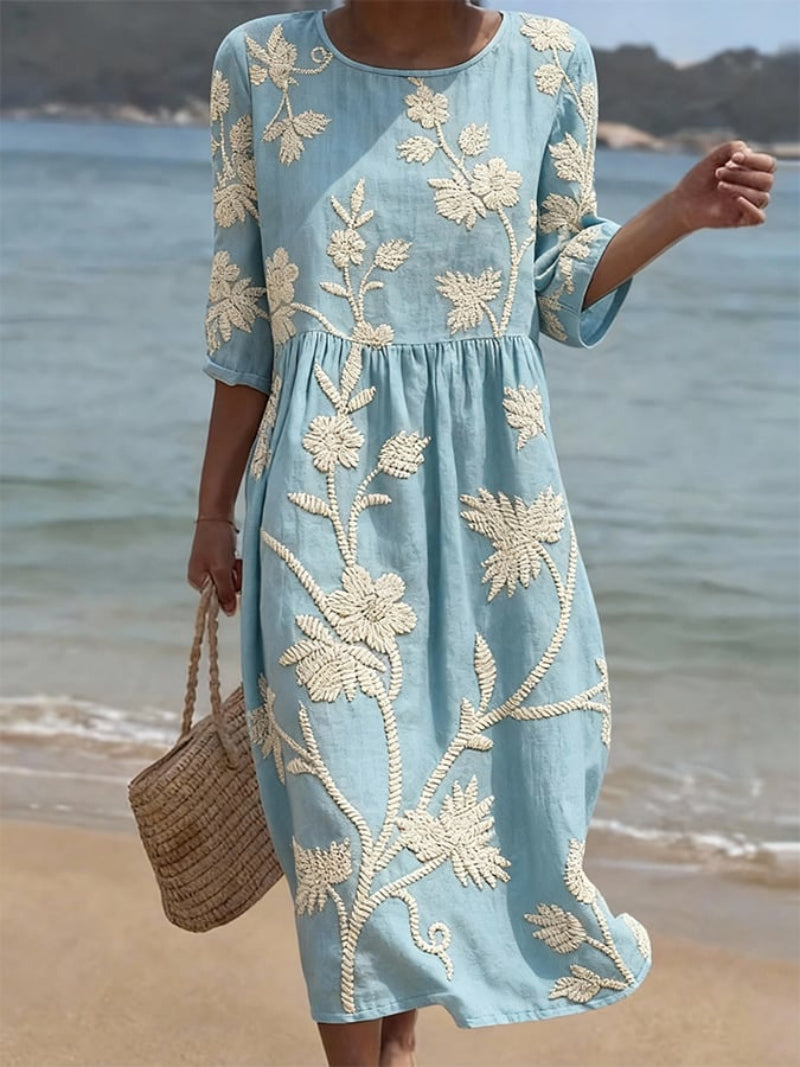 Vestido informal de mujer con estampado floral.