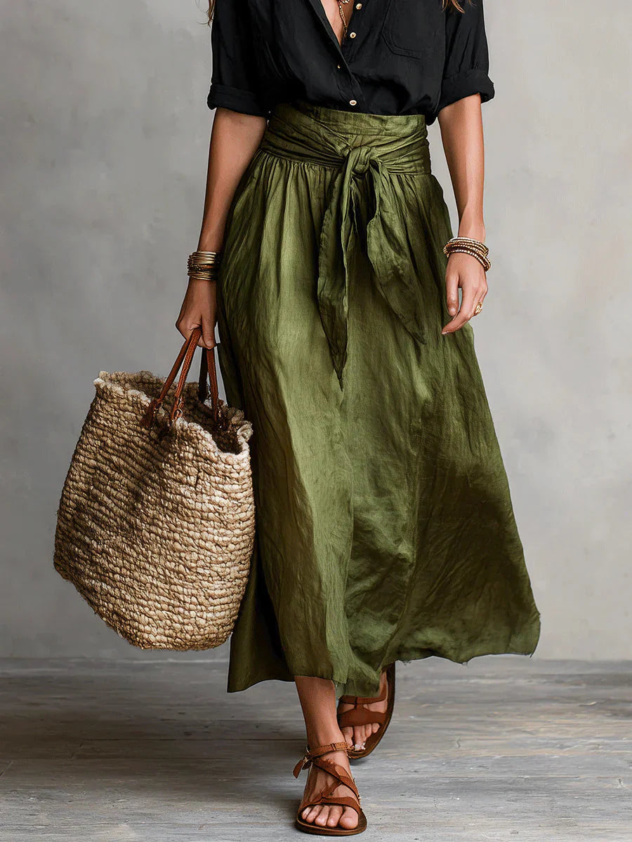 Vera | Conjunto de dos piezas: camisa negra y falda midi verde oliva